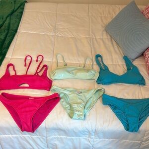 *LOT matching solid swimsuits